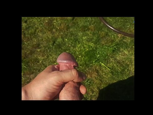 ❤️ Hot hottie dostaje jej różowy cipki fucked i cums z squirt w letnim ogrodzie ❤ Anal porn at us ️❤